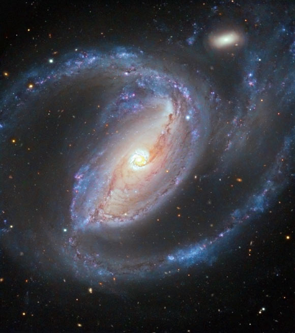 In this image, the larger-scale structure of NGC 1097 is easily visible. Image credit: ESO / R. Gendler.