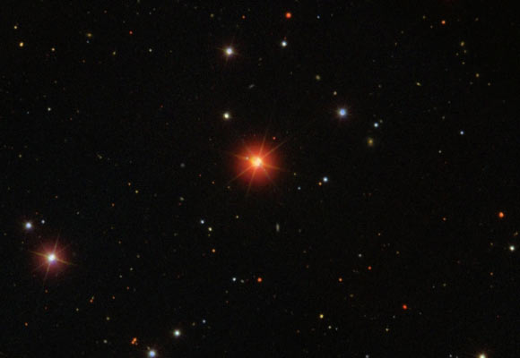 This image shows the quintuple star system J093010 (center). Image credit: Centre de Données astronomiques de Strasbourg / SIMBAD.