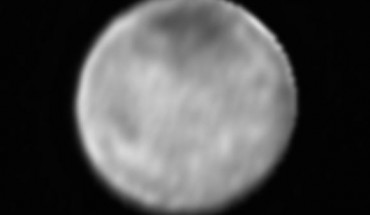New Horizons was about 3.7 million miles (6 million km) from Charon when it snapped this image on July 8, 2015. Image credit: NASA / Johns Hopkins University Applied Physics Laboratory / Southwest Research Institute.