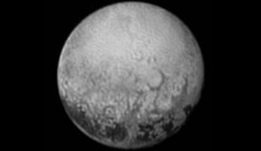 This image of Pluto reveals intriguing geologic details that are of keen interest to New Horizons team members. This image, taken early the morning of July 11, 2015, shows newly-resolved linear features above the equatorial region that intersect, suggestive of polygonal shapes. This image was captured when the spacecraft was 2.5 million miles (4 million km) from Pluto. Image credit: NASA / Johns Hopkins University Applied Physics Laboratory / Southwest Research Institute.