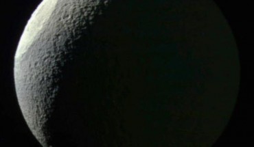 Several images taken using green, UV and IR spectral filters were combined to create this color view of Tethys. The moon’s dark side is faintly illuminated by reflected light from Saturn. North on Tethys is up in this view. The impact crater Odysseus is seen at the left. Image credit: NASA / JPL-Caltech / Space Science Institute.