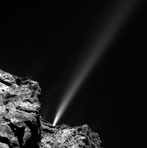 This image was taken from a distance of 186 km from the center of Comet 67P/Churyumov-Gerasimenko; the jet is estimated to have a minimum speed of 10 m/s and originates from a location on the comet’s neck, in the rugged Anuket region. Image credit: ESA / Rosetta / MPS for OSIRIS Team / MPS / UPD / LAM / IAA / SSO / INTA / UPM / DASP / IDA.