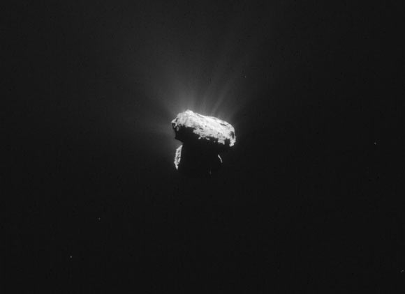 This Rosetta image was taken just one hour before 67P/Churyumov-Gerasimenko reached perihelion, the closest point to the Sun along its 6.5-year orbit. The image was taken around 327 km from the comet. Image credit: ESA / Rosetta / NAVCAM / CC BY-SA IGO 3.0.