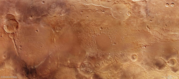A noticeable feature of the Atlantis basin is the several hundred mesas and small peaks strewn ‘chaotically’ across its roughly 200-km expanse. The uppermost layer of these elevated areas consists of light-colored material. Spectroscopic measurements have shown these consist of phyllosilicates, minerals produced in the presence of water. Image credit: ESA / DLR / FU Berlin / CC BY-SA 3.0 IGO.
