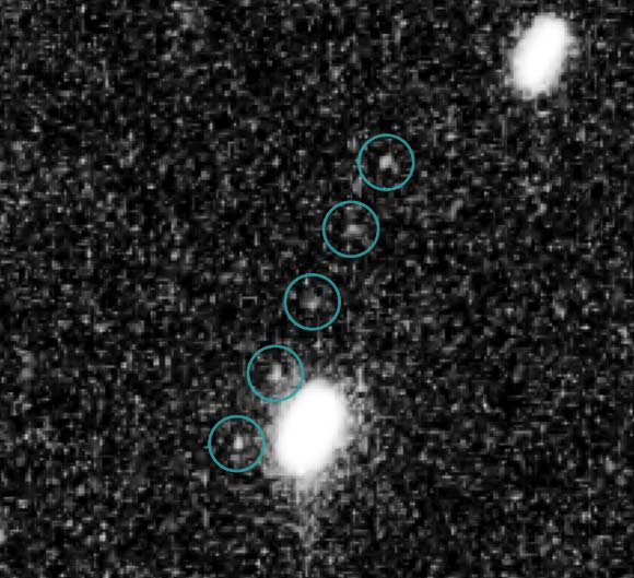 Hubble images of 2014 MU69 taken on June 24, 2014. The images were taken at 10-min intervals. The positions of 2014 MU69 in the images are shown by the green circles. Image credit: NASA / ESA / SwRI / JHU / APL / New Horizons KBO Search Team.