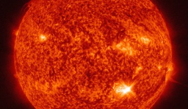 The Sun emitted a significant solar flare, peaking at 10:58 a.m. EDT on September 28. This SDO image shows a subset of extreme UV light that highlights the extraordinarily hot material in flares and which is typically colorized in red. Image credit: NASA / SDO.