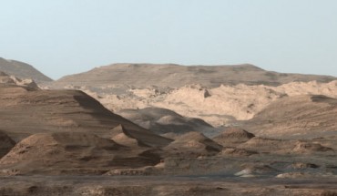 NASA’s Mars rover Curiosity took this composite image of Mount Sharp on September 9, 2015. Image credit: NASA / JPL-Caltech / MSSS.