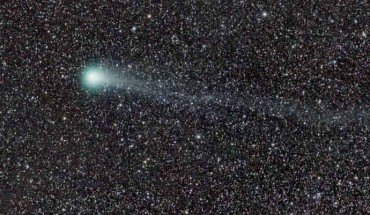 Comet Lovejoy (C/2014 Q2) on February 22, 2015. An international team of scientists has found more than twenty molecules in the comet, including ethyl alcohol and a simple sugar. Image credit: Fabrice Noel.
