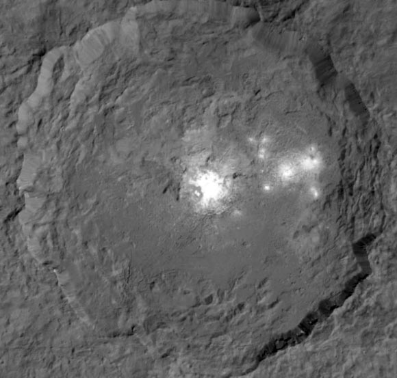 This close-up image shows Occator crater and a cluster of bright spots. Image credit: NASA / JPL-Caltech / UCLA / MPS / DLR / IDA.