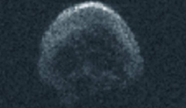 This image of 2015 TB145 was generated using radar data collected by the Arecibo Observatory. Image credit: NAIC-Arecibo / NSF.
