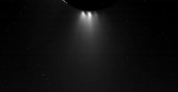 This image of Enceladus was acquired by NASA’s Cassini spacecraft during a close flyby of the icy moon on October 28, 2015. Image credit: NASA / JPL-Caltech / Space Science Institute.