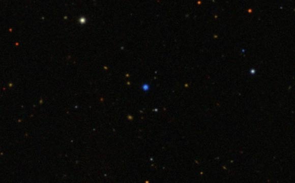 The white dwarf J1228+1040 (center). Image credit: SDSS / Centre de Données astronomiques de Strasbourg / SIMBAD.