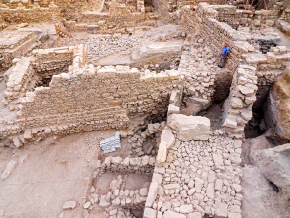 IAA archaeologists have unearthed the ruins of the Hellenistic period fortress of Acra, solving one of Jerusalem’s greatest archaeological mysteries. Image credit: Assaf Peretz / Israel Antiquities Authority.