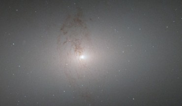 A close-up view of NGC 2768. Image credit: NASA / ESA / Hubble / S. Smartt, Queen’s University Belfast.