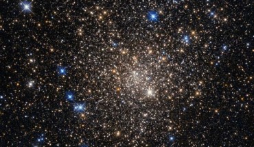 This image from Hubble’s Wide Field and Planetary Camera 2 shows the heavily obscured globular cluster Terzan 1. Image credit: ESA / NASA / Judy Schmidt, www.geckzilla.com.