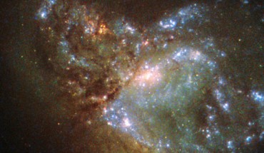 This image from Hubble shows the interacting star-forming galaxy system NGC 6052, which is located 228 million light-years from Earth. Image credit: NASA / ESA / Hubble / Judy Schmidt, www.geckzilla.com.