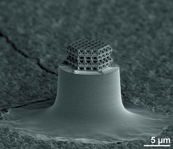 The smallest lattice in the world: its struts and braces are 0.2 µm in diameter; total size of the lattice is about 10 µm. Image credit: Jens Bauer / Karlsruhe Institute of Technology.