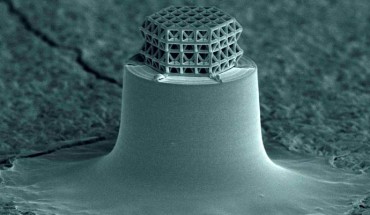 The smallest lattice in the world: its struts and braces are 0.2 µm in diameter; total size of the lattice is about 10 µm. Image credit: Jens Bauer / Karlsruhe Institute of Technology.