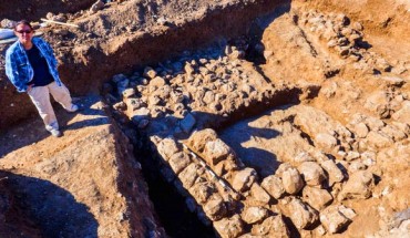 Dr. Lupo next to the remains of a Chalcolithic period building. Image credit: Assaf Peretz / Israel Antiquities Authority.