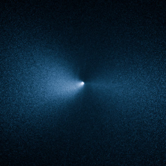 This Hubble Space Telescope image of Comet 252P/LINEAR was photographed at 20:56 GMT on April 4, when the comet was 8.6 million miles from Earth. The visit was one of the closest encounters between this comet and our planet. This image was originally black and white and recorded only overall brightness. These brightness values were translated into a range of bluish hues. Such color ‘maps’ can be useful in helping to distinguish subtly varying brightness in an image. Image credit: NASA / ESA / J.-Y. Li, Planetary Science Institute.