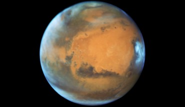 Hubble photo of Mars taken when the planet was 50 million miles (80 million km) from Earth on May 12. The photo reveals details as small as 20 - 30 miles (32.2 - 48.3 km) across. Image credit: NASA / ESA / Hubble Heritage Team / STScI / AURA / J. Bell, ASU / M. Wolff, Space Science Institute.