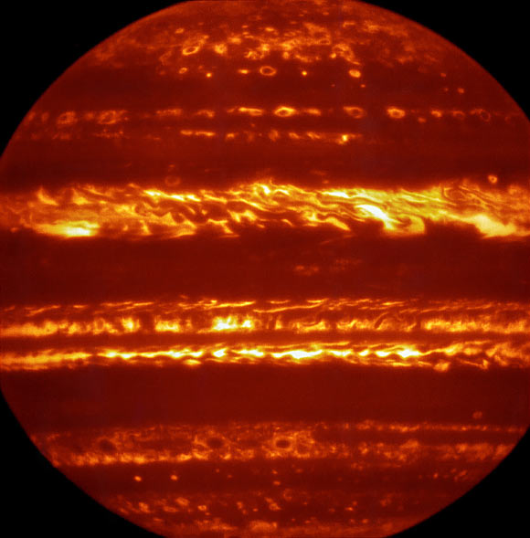 This false-color image of Jupiter was created by selecting and combining the best images obtained from many short VISIR exposures at a wavelength of 5 micrometers. Image credit: L. Fletcher / ESO.