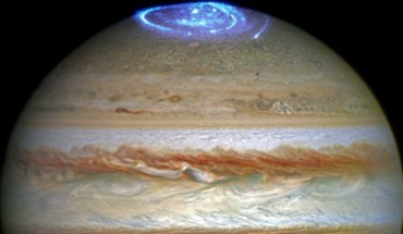 This image combines an image taken with the NASA/ESA Hubble Space Telescope in the optical and observations of the Jovian aurora in the ultraviolet. Image credit: NASA / ESA.