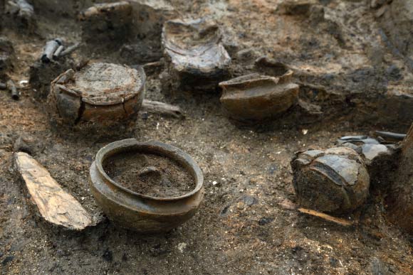 An array of household items, including whole pots. Image credit: Dave Webb / Cambridge Archaeological Unit.