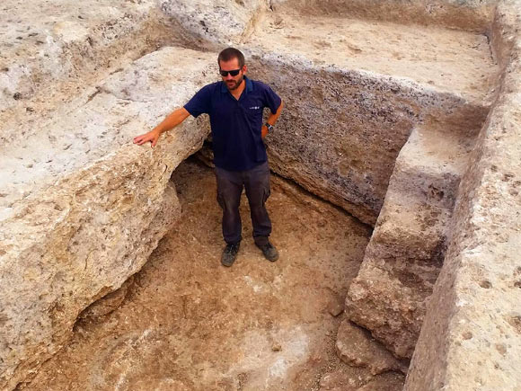 Dr. Gosker inside the pottery workshop’s water reservoir. Image credit: Royee Liran / Israel Antiquities Authority.