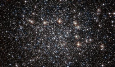 This image shows a small but bright globular cluster called NGC 4833, which lies in the constellation of Musca, about 22,000 light-years away. Image credit: NASA / ESA / Hubble.