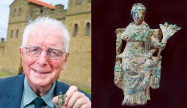 Councilor Alan Kerr at Arbeia Roman Fort and Museum and the bronze figure of Ceres. Image credit: South Tyneside Council.