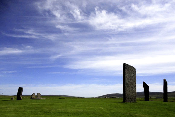 The circle of the Stones of Stenness is 106 x 100 feet (32.2 x 30.6 m). Its earthen henge is 148 feet (45 m) in diameter, over 23 feet (7 m) wide and over 6.5 feet (2 m) deep and the circumference is 464 feet (141.37 m). Image credit: Gail Higginbottom & Roger Clay / Douglas Scott.