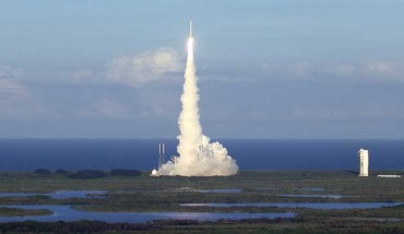 A United Launch Alliance Atlas V rocket lifts off from Space Launch Complex 41 at Cape Canaveral Air Force Station carrying NASA’s OSIRIS-REx spacecraft on the first U.S. mission to sample an asteroid. Image credit: NASA.