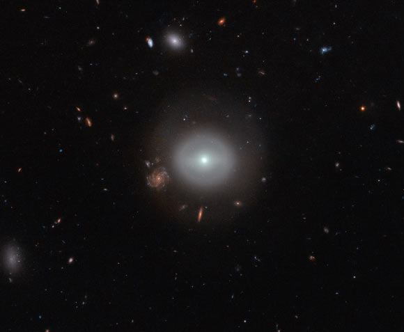 This image snapped by Hubble’s ACS instrument shows PGC 83677, a lenticular galaxy located 300 million light-years away in the constellation of Coma Berenices. Image credit: NASA / ESA / Hubble / Judy Schmidt, www.geckzilla.com.