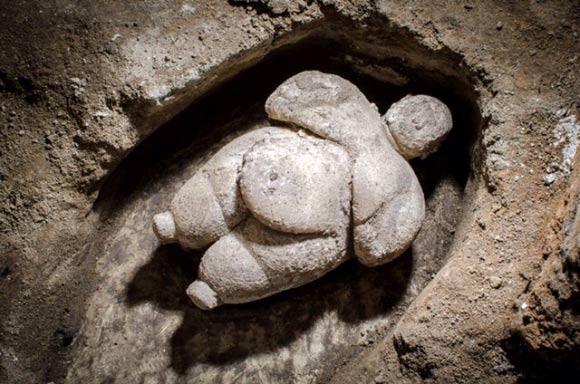 8,000-year-old female figurine from Çatalhöyük, Central Anatolia, Turkey. Image credit: Turkish Ministry of Culture and Tourism.