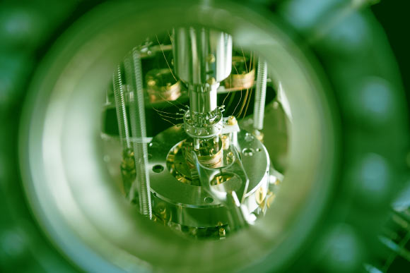 The scanning tunneling microscope used to inject electrons into a silicon surface. Image credit: Michelle Tennison.