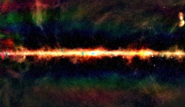 GLEAM view of Milky Way’s center in radio color: red indicates the lowest frequencies, green indicates the middle frequencies and blue the highest frequencies; each dot is a galaxy, with around 300,000 radio galaxies observed as part of the survey. Image credit: Natasha Hurley-Walker / GLEAM Team.