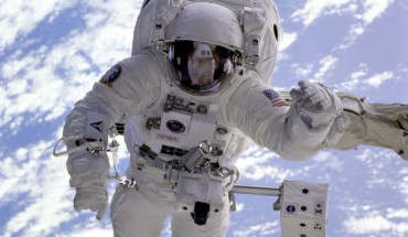The pale blue Earth serves as a backdrop for astronaut Michael Gernhardt, who is attached to the Shuttle Endeavour’s robot arm during a spacewalk on the STS-69 mission in 1995. Unlike earlier spacewalking astronauts, Gernhardt was able to use an electronic cuff checklist, a prototype developed for the assembly of the International Space Station. Image credit: NASA.