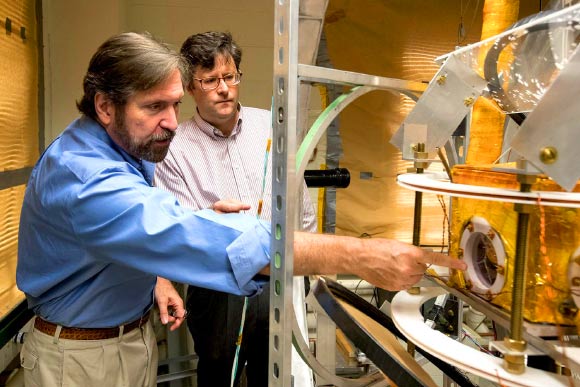 Prof. Gordon Cates and Dr. Wilson Miller with the unique imaging apparatus the team built in their lab. Image credit: Dan Addison / University of Virginia.