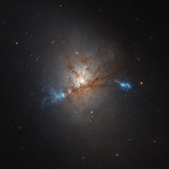 This image from the NASA/ESA Hubble Space Telescope shows the lenticular galaxy NGC 1222. Image credit: NASA / ESA / Hubble.