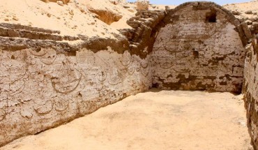 Inner wall with preserved section of vault and remnants of the brick packing in situ on the exterior. Image credit: Josef Wegner.
