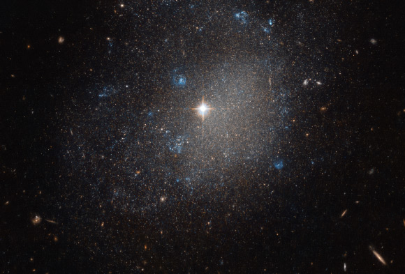 This image shows the spiral galaxy NGC 4707, which lies in the constellation Canes Venatici, about 22 million light-years away. Image credit: NASA / ESA / Hubble.
