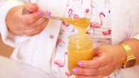 A researcher with manuka honey in the lab. Image credit: Vanessa Valenzuela Davie.
