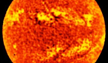 A map of the whole disc of the Sun was also made with a single ALMA antenna, using a technique called fast-scanning, at a wavelength of 1.25 mm. Image credit: ALMA / ESO / NAOJ / NRAO.