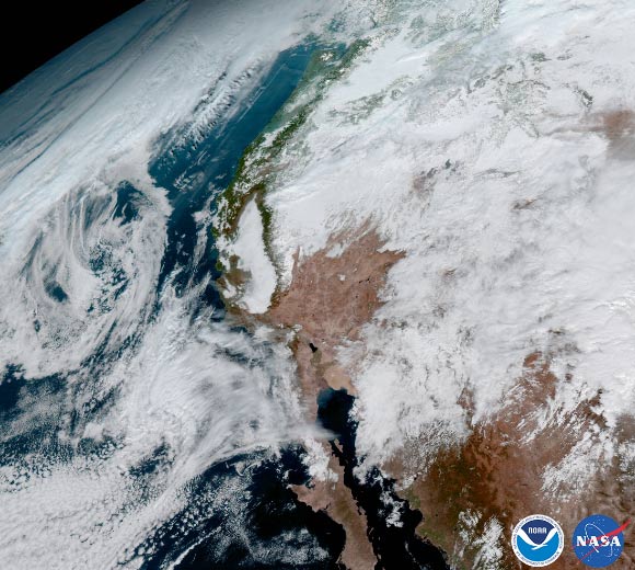 From its central location, GOES-16 captured this image of the west coast of the United States and the Baja Peninsula in Mexico. Image credit: NOAA / NASA.