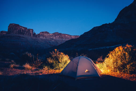 According to Ellen Stothard et al, a weekend camping trip prevents the typical weekend circadian and sleep delay. Image credit: Unsplash.