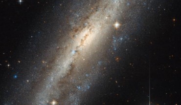 This Hubble image shows the barred spiral galaxy NGC 7640, which lies in the constellation Andromeda, about 38.8 million light-years away. Image credit: NASA / ESA / Hubble.