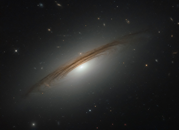 This image, taken with the Wide Field Camera 3 on board the NASA/ESA Hubble Space Telescope, shows the galaxy UGC 12591, located roughly 400 million light-years away in the constellation of Pegasus. Image credit: NASA / ESA / Hubble.