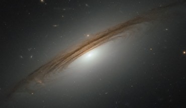This image, taken with the Wide Field Camera 3 on board the NASA/ESA Hubble Space Telescope, shows the galaxy UGC 12591, located roughly 400 million light-years away in the constellation of Pegasus. Image credit: NASA / ESA / Hubble.
