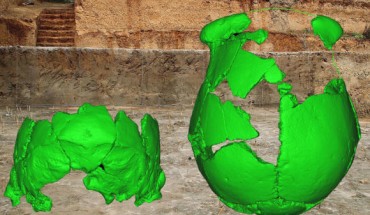 Virtual reconstructions of the Xuchang 1 and 2 skulls, superimposed on the archeological site where they were discovered. Image credit: Xiujie Wu.